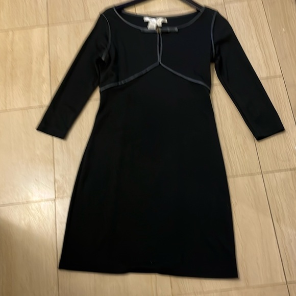 Sweet dress with nice trim and buckle in the front - Picture 1 of 4